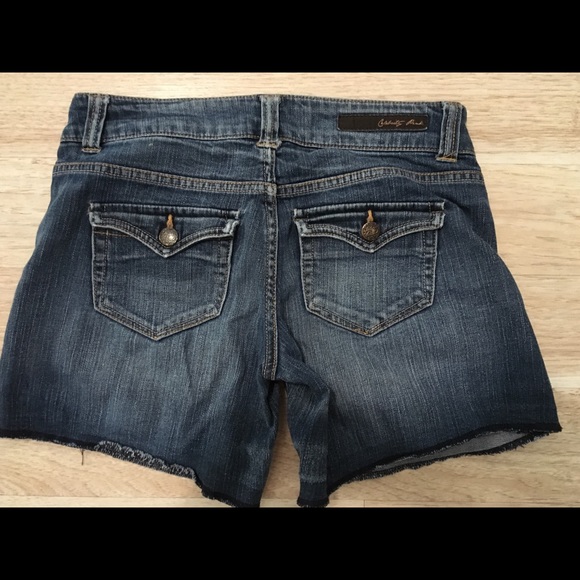 Denim short - Picture 2 of 2